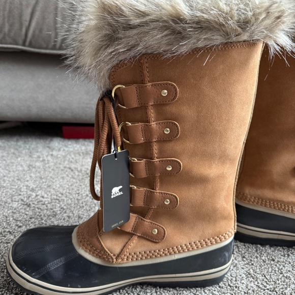 Joan of Arctic Winter Boots - Picture 3 of 5